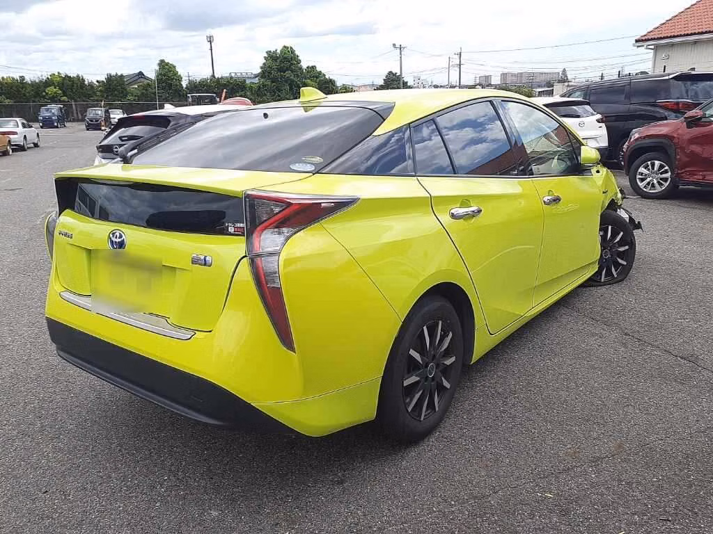 TOYOTA PRIUS