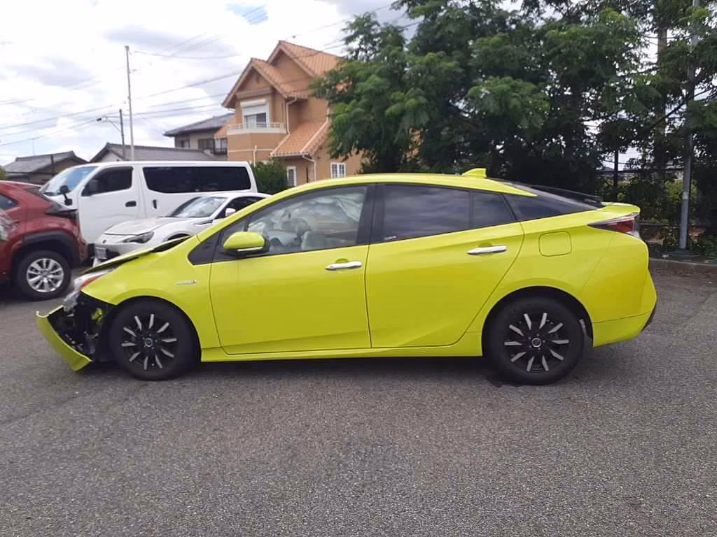 TOYOTA PRIUS