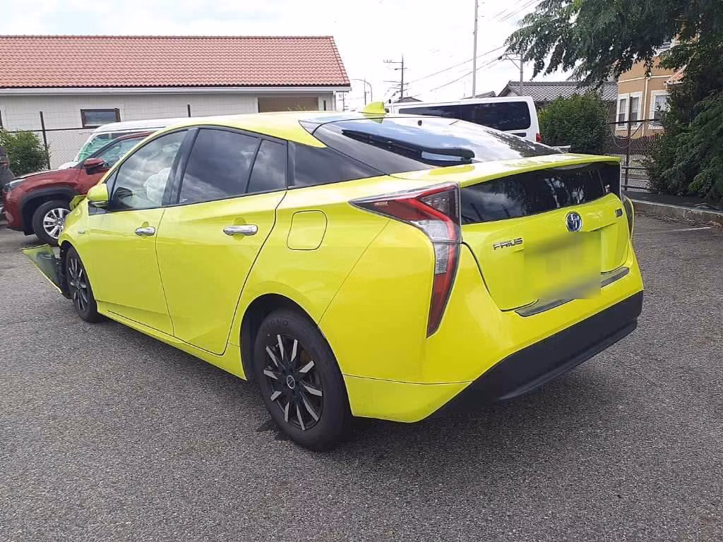 TOYOTA PRIUS