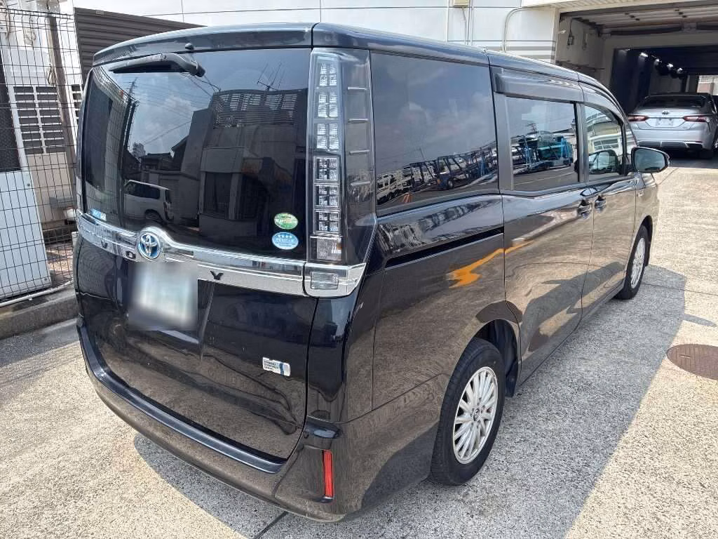 TOYOTA VOXY