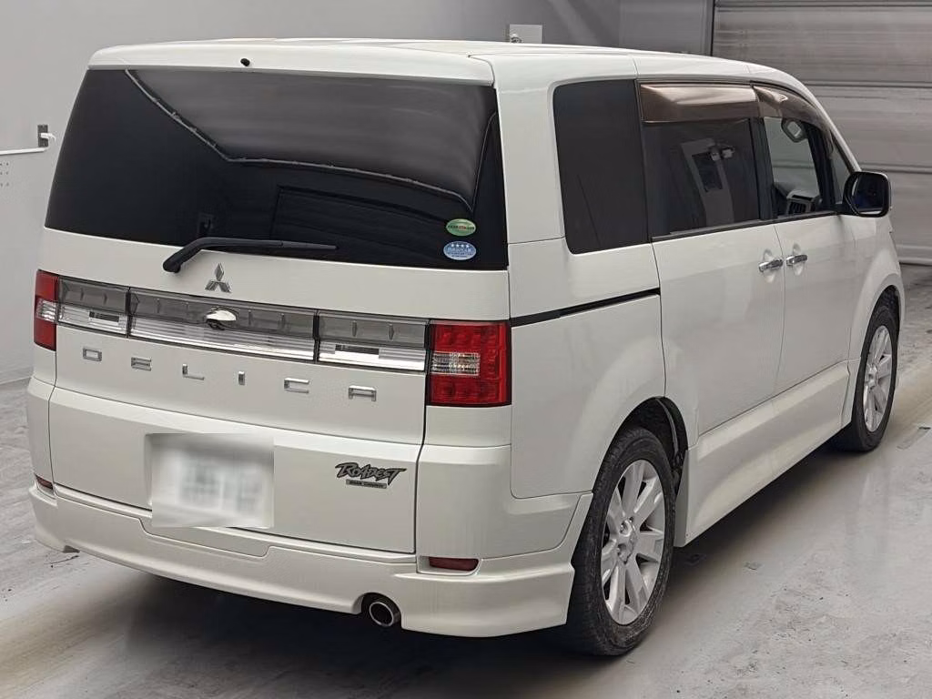 MITSUBISHI DELICA D:5