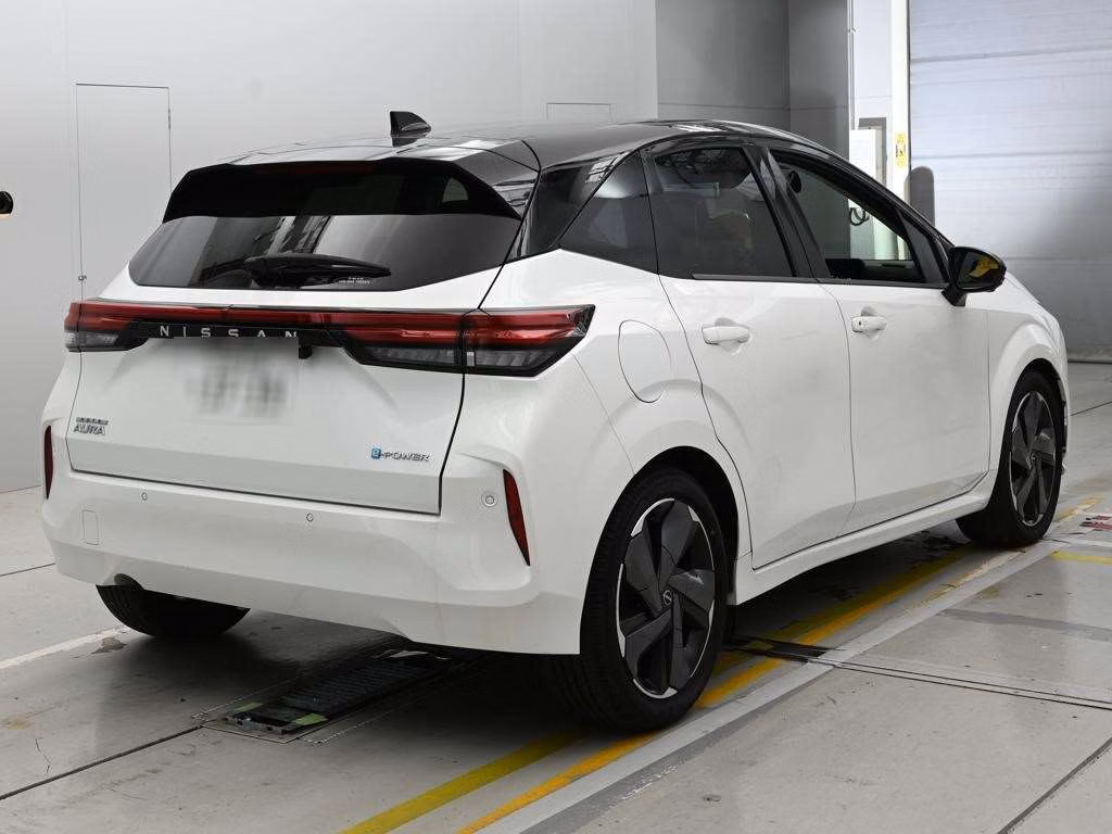 NISSAN AURA