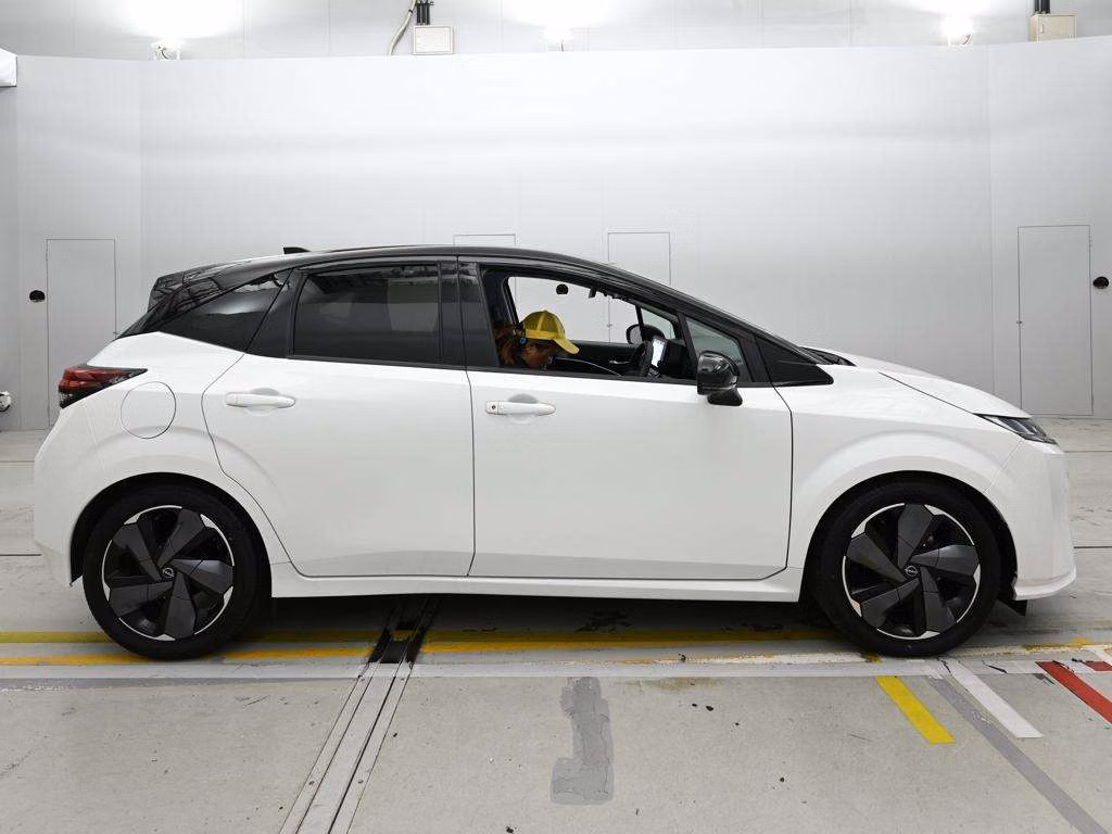 NISSAN AURA