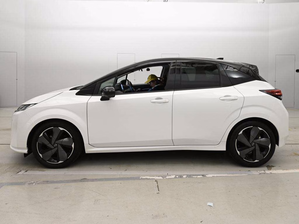 NISSAN AURA