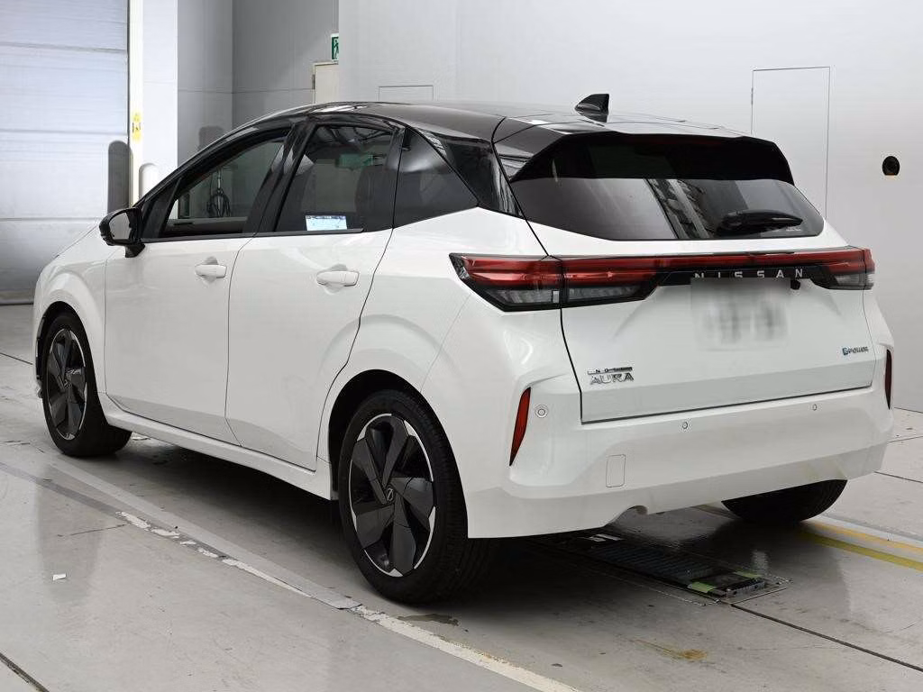 NISSAN AURA