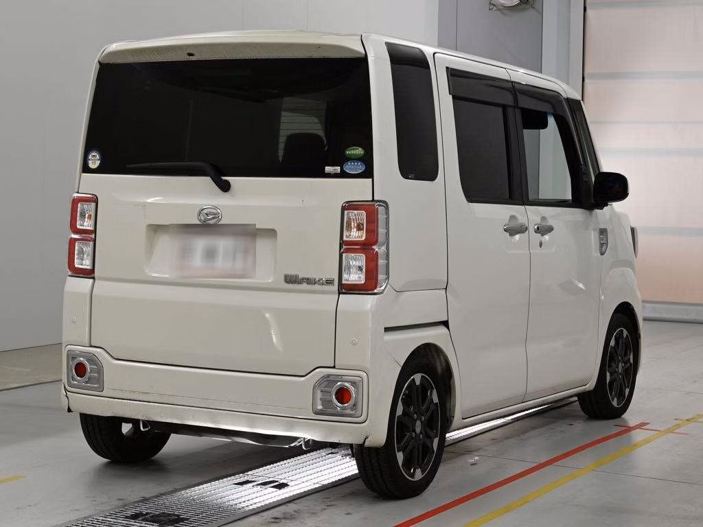 DAIHATSU WAKE