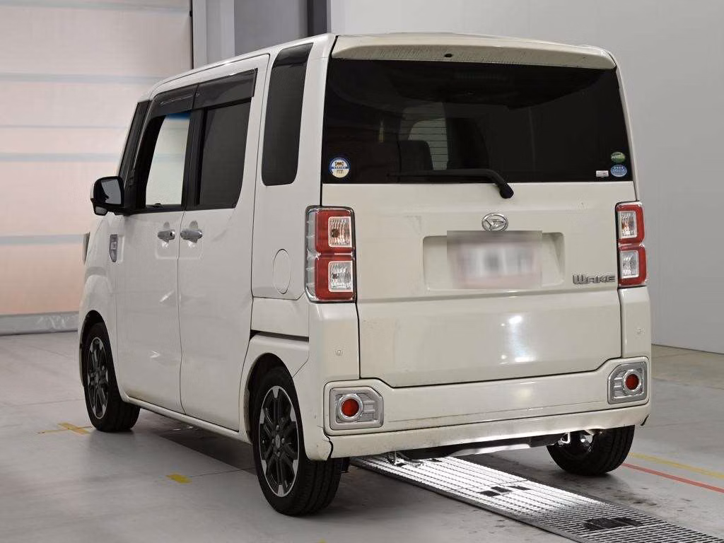 DAIHATSU WAKE