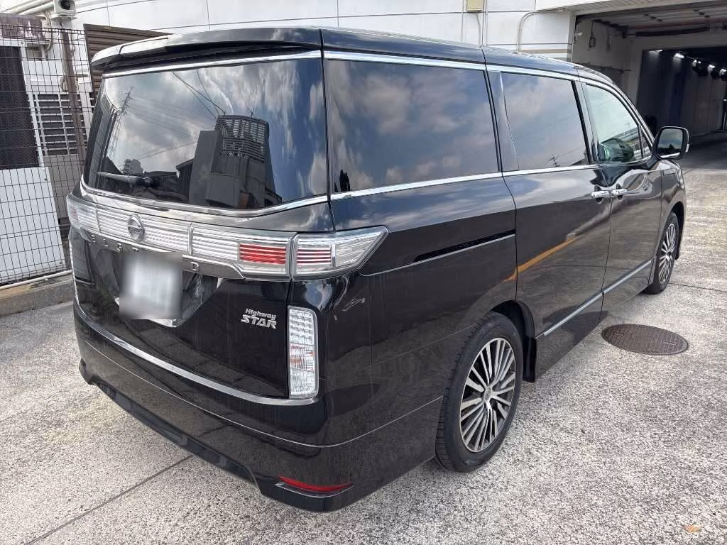 NISSAN ELGRAND