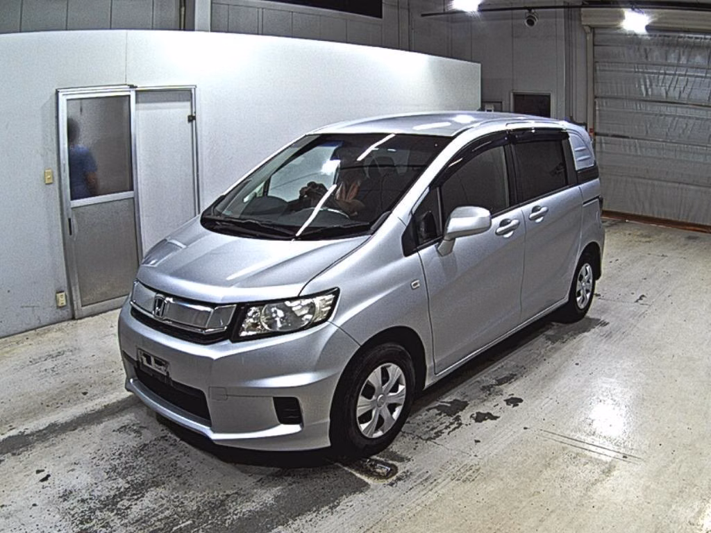 HONDA FREED SPIKE