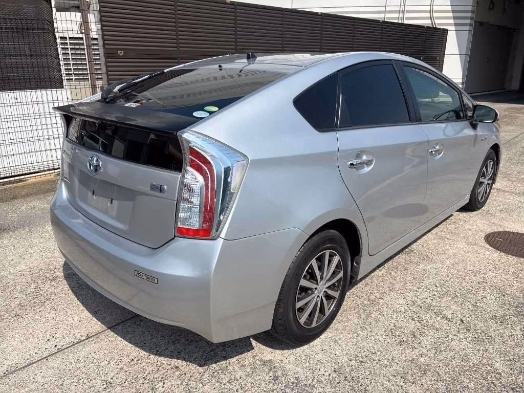 TOYOTA PRIUS