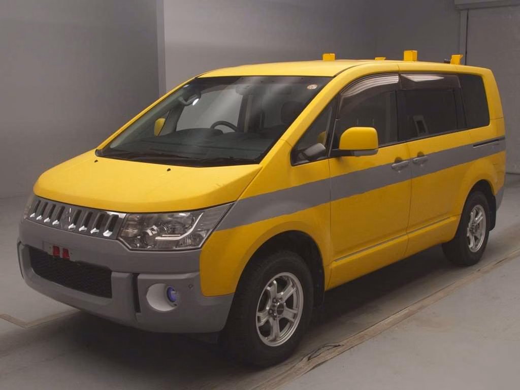 MITSUBISHI DELICA D:5