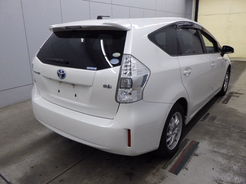 TOYOTA PRIUS ALPHA