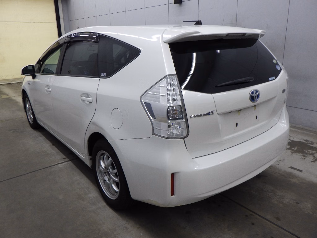 TOYOTA PRIUS ALPHA