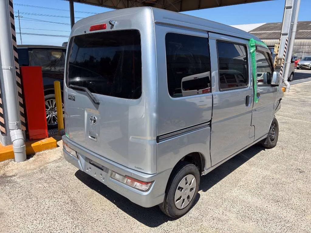 TOYOTA PIXIS VAN