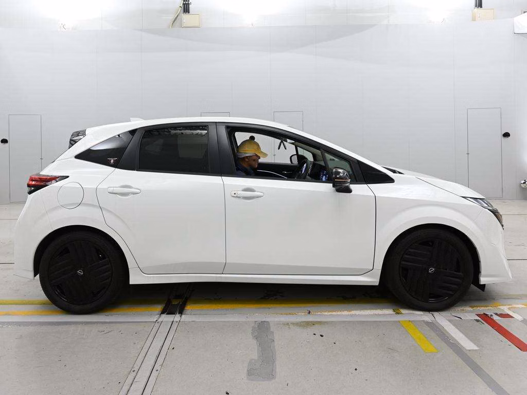 NISSAN AURA