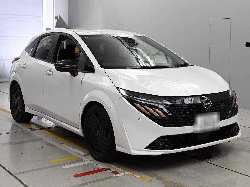 NISSAN AURA