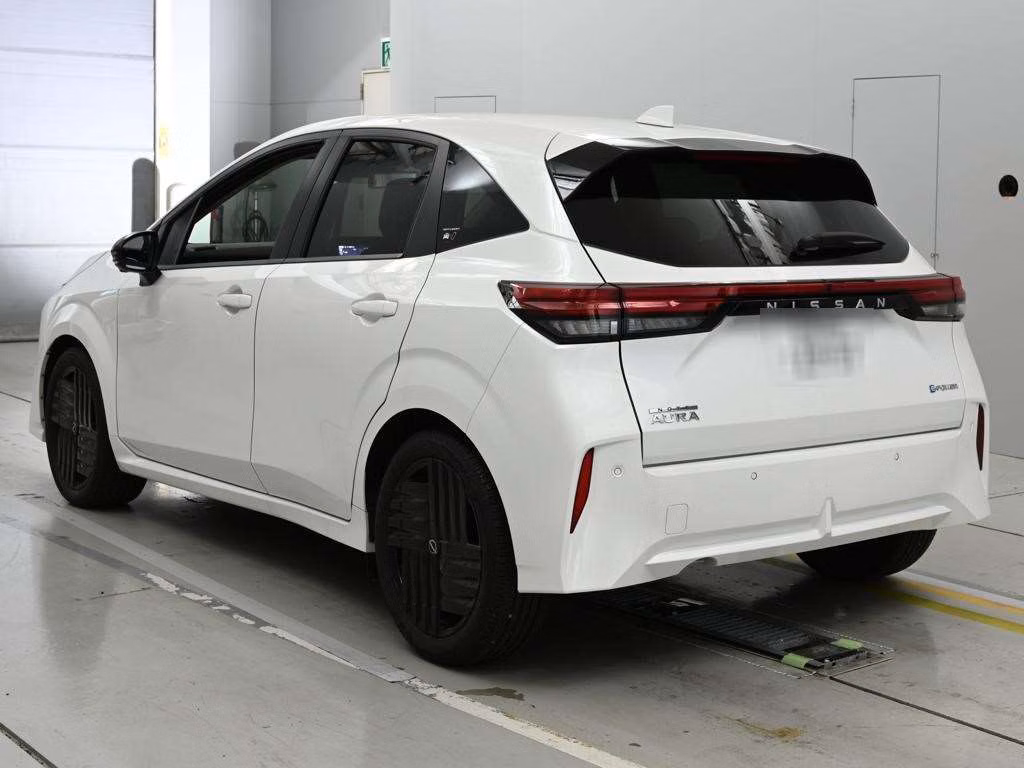 NISSAN AURA
