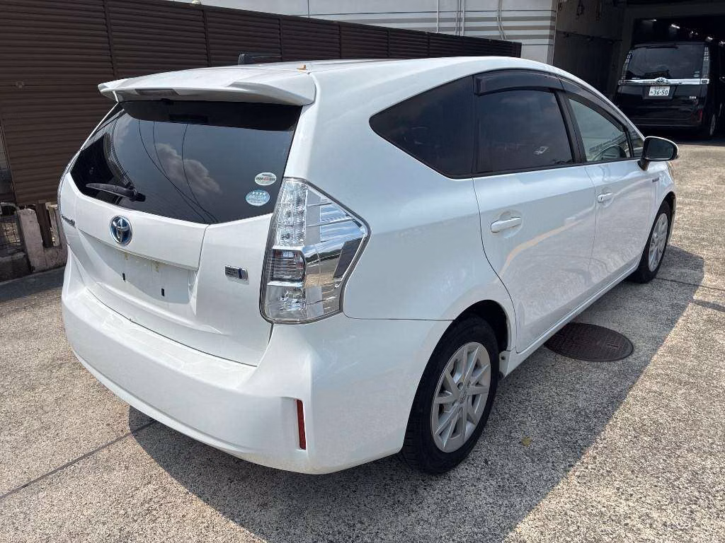 TOYOTA PRIUS ALPHA