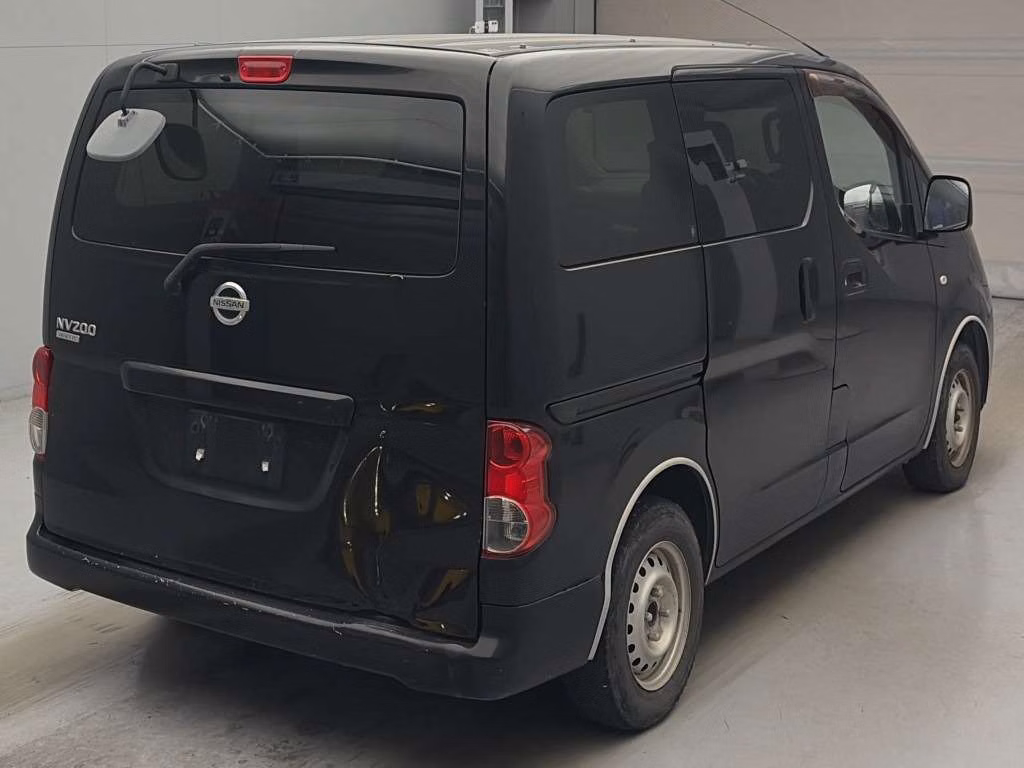 NISSAN NV200