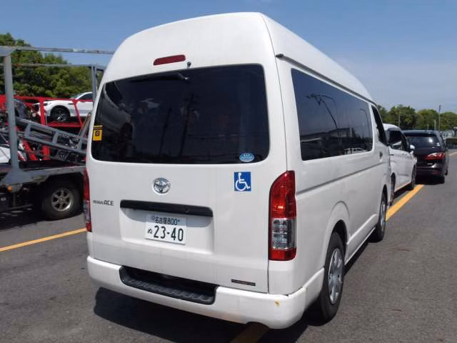 TOYOTA REGIUS ACE