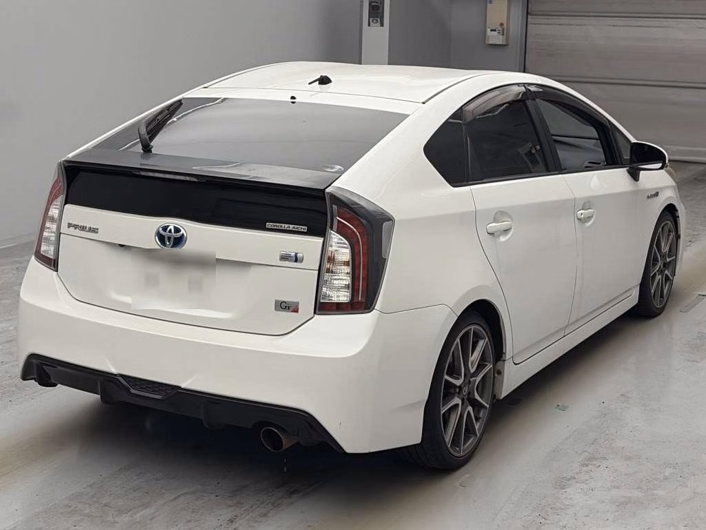 TOYOTA PRIUS