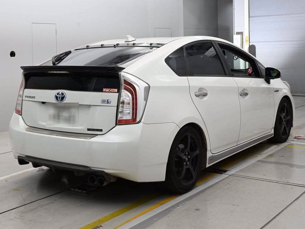TOYOTA PRIUS