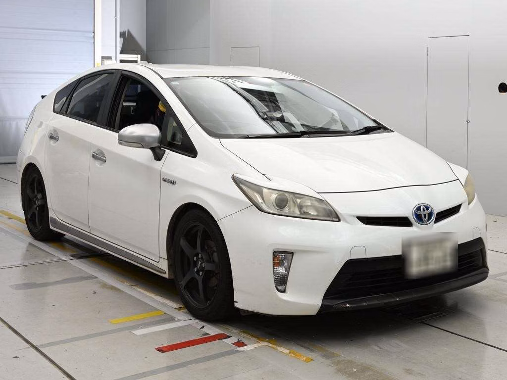 TOYOTA PRIUS