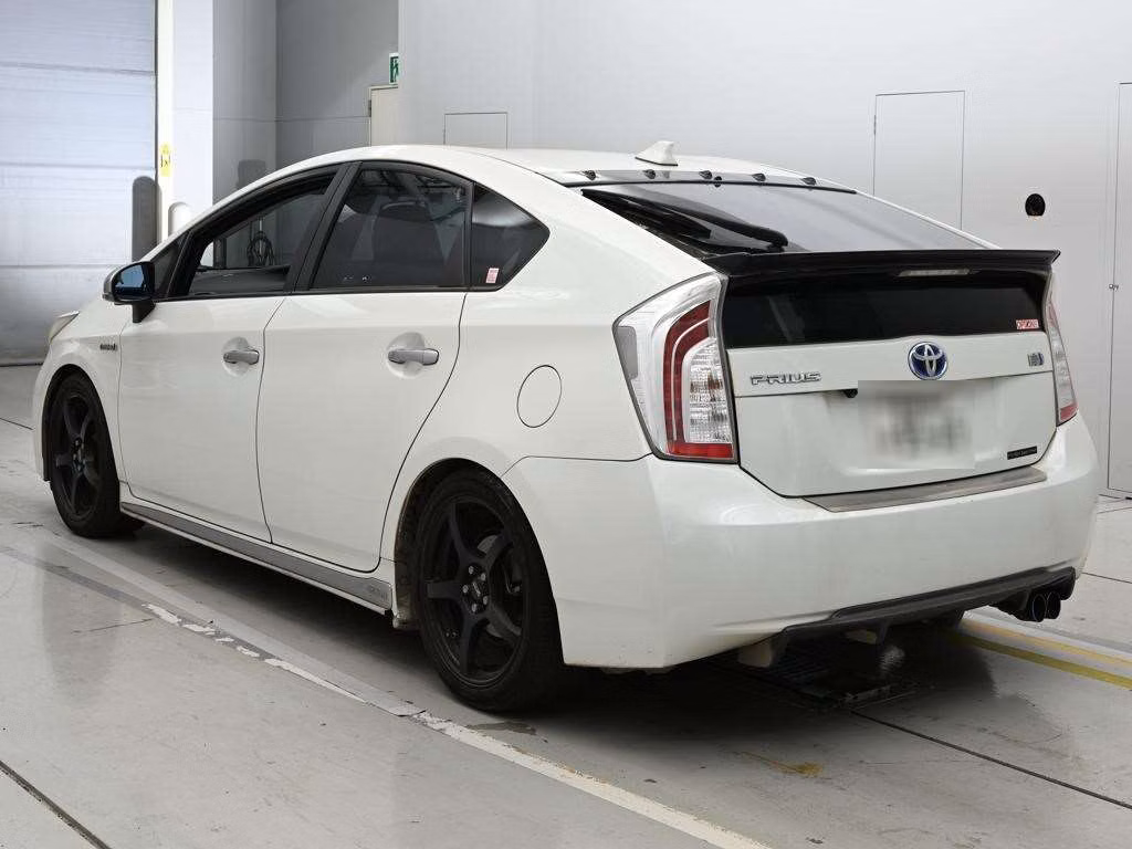 TOYOTA PRIUS