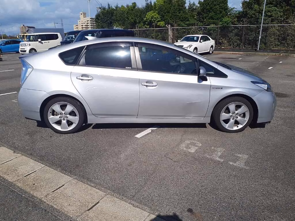 TOYOTA PRIUS
