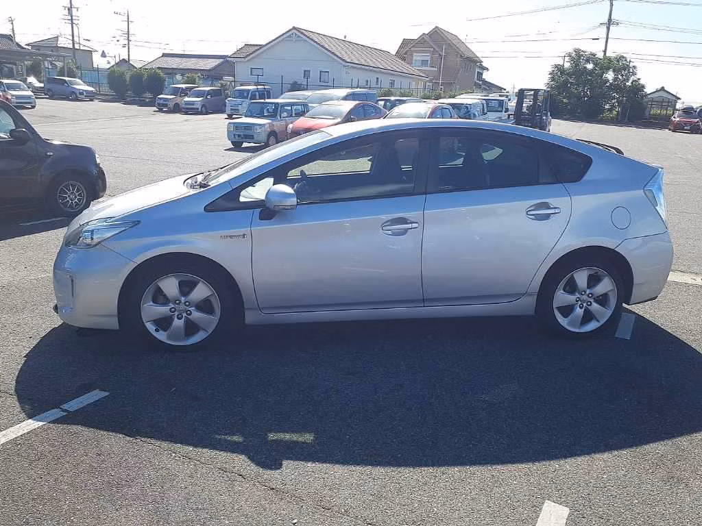 TOYOTA PRIUS
