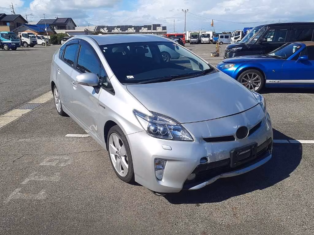 TOYOTA PRIUS