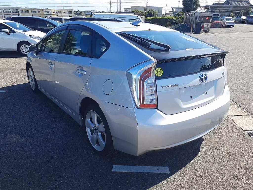 TOYOTA PRIUS