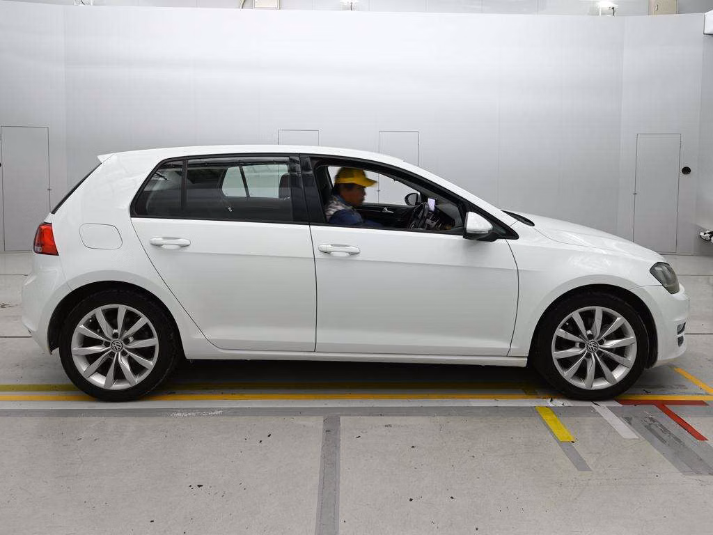 VOLKSWAGEN GOLF