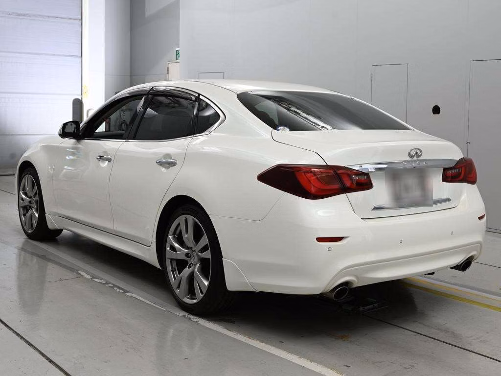 NISSAN FUGA