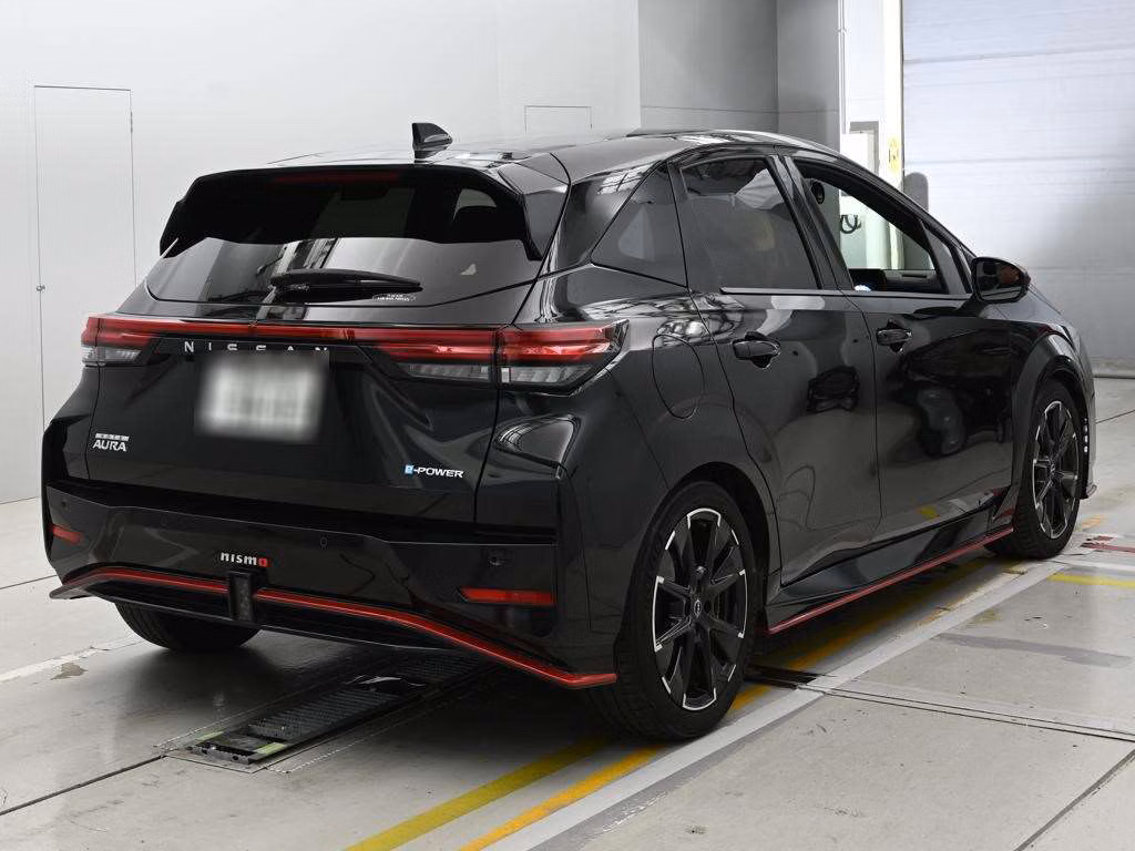 NISSAN AURA