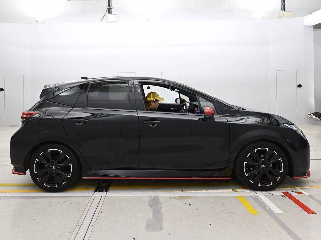NISSAN AURA