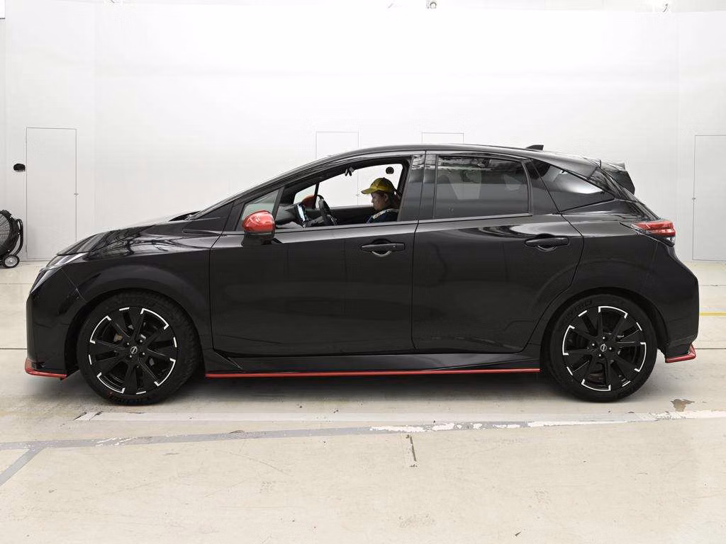 NISSAN AURA