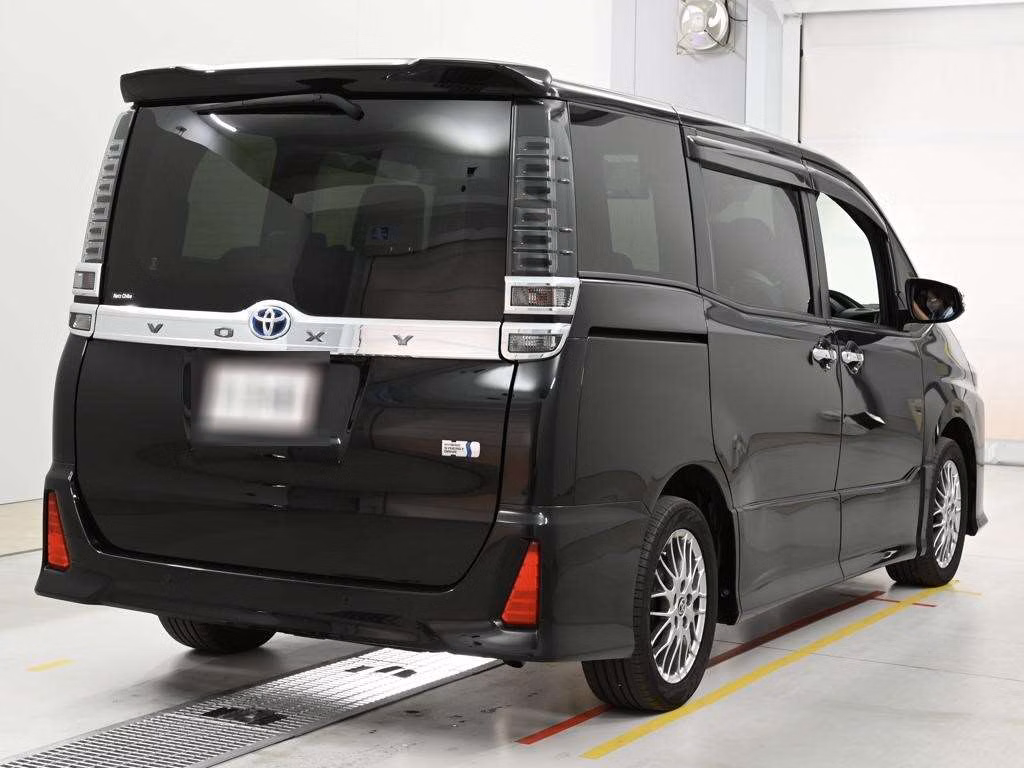 TOYOTA VOXY