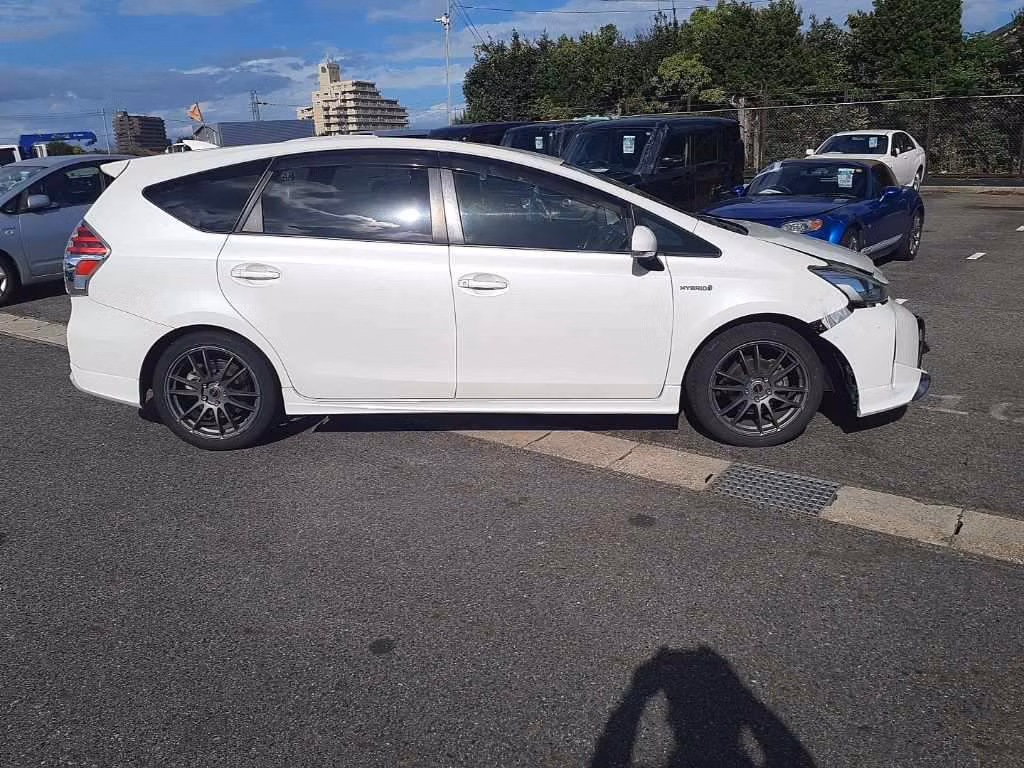 TOYOTA PRIUS ALPHA