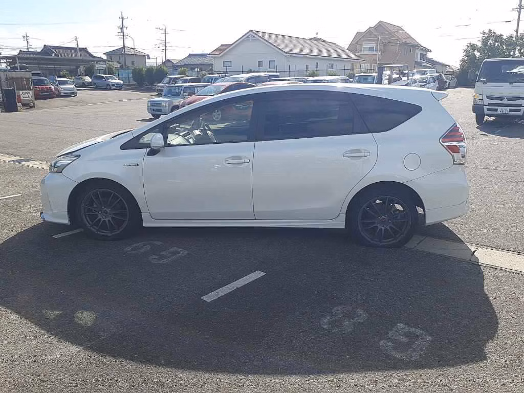 TOYOTA PRIUS ALPHA