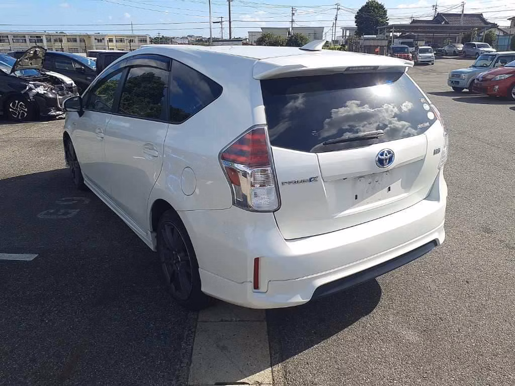 TOYOTA PRIUS ALPHA