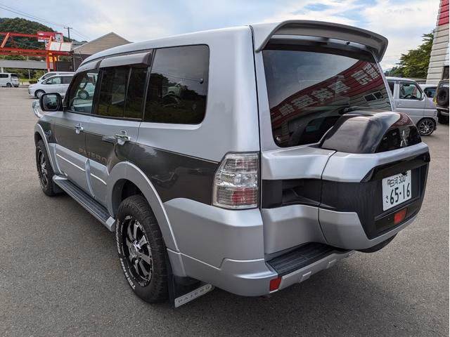 MITSUBISHI PAJERO