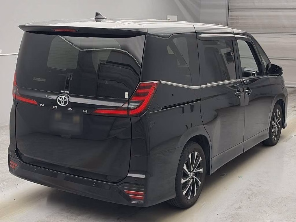 TOYOTA NOAH