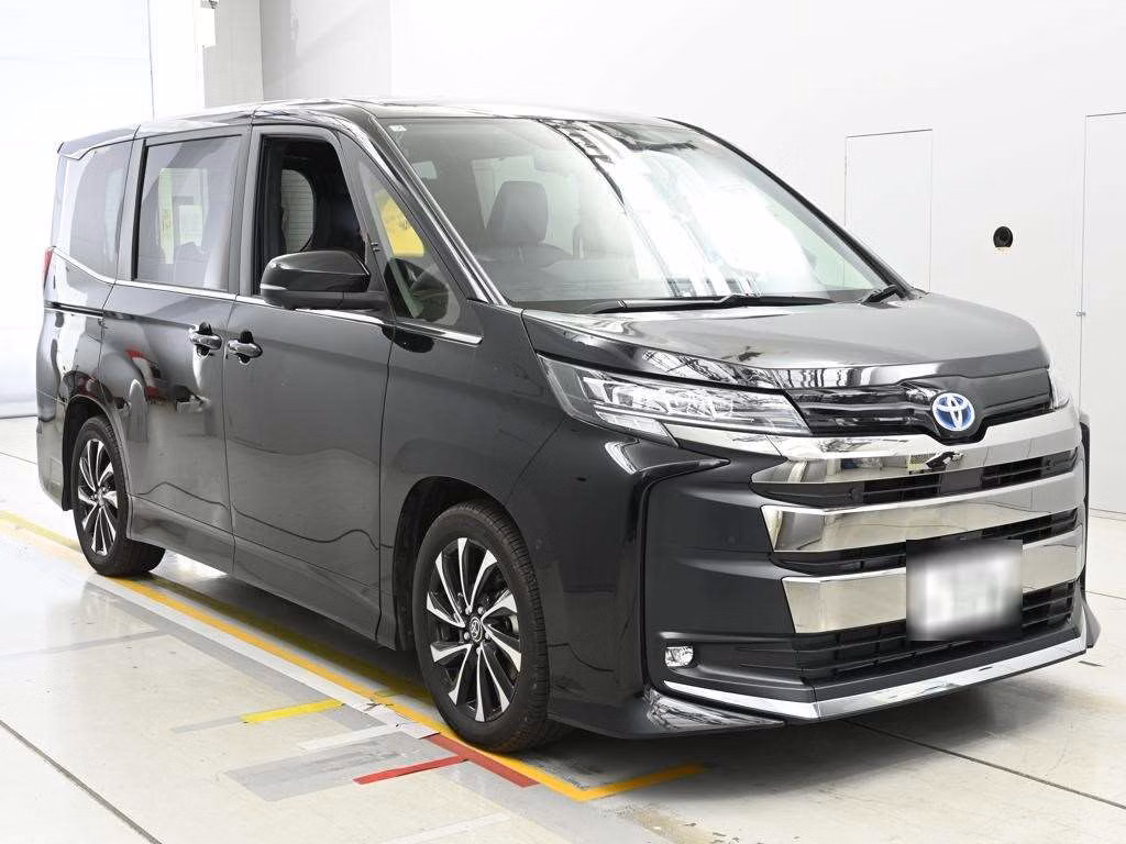 TOYOTA NOAH