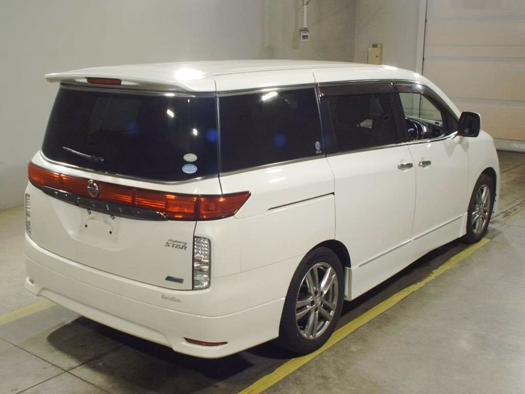 NISSAN ELGRAND