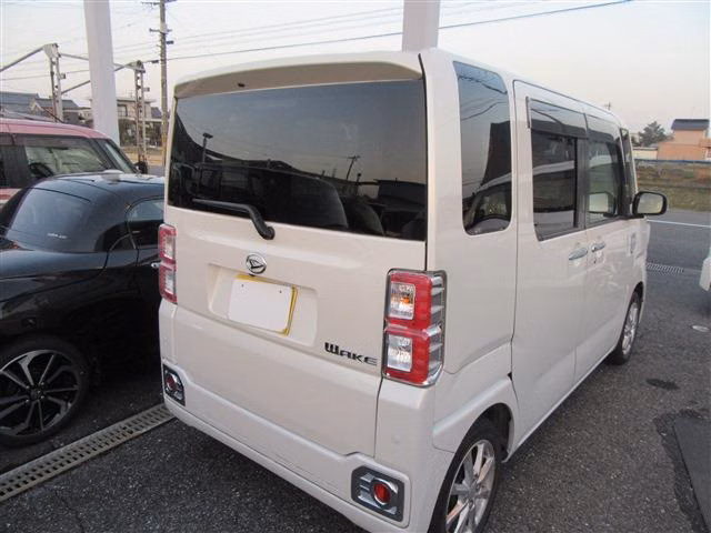 DAIHATSU WAKE
