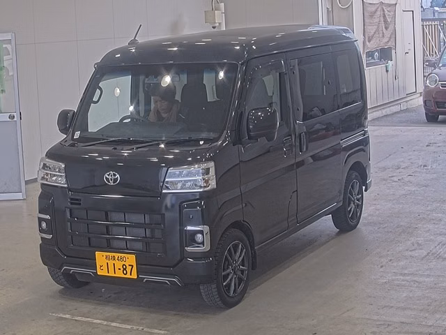 TOYOTA PIXIS VAN