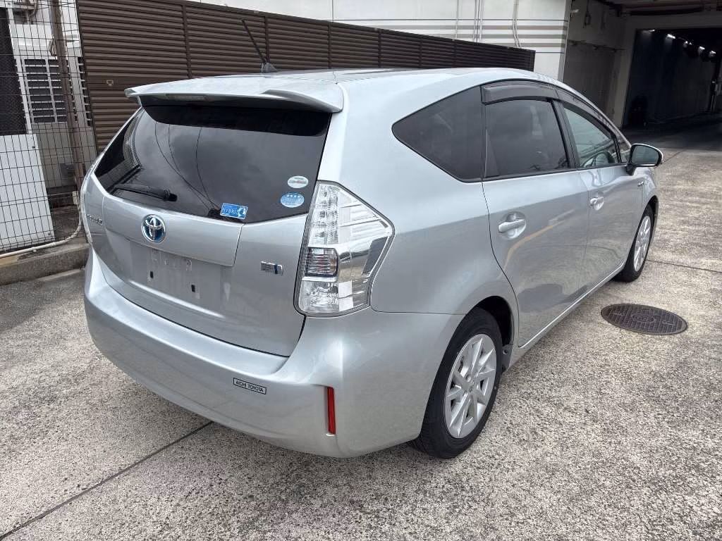 TOYOTA PRIUS ALPHA