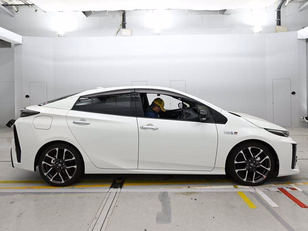 TOYOTA PRIUS PHV