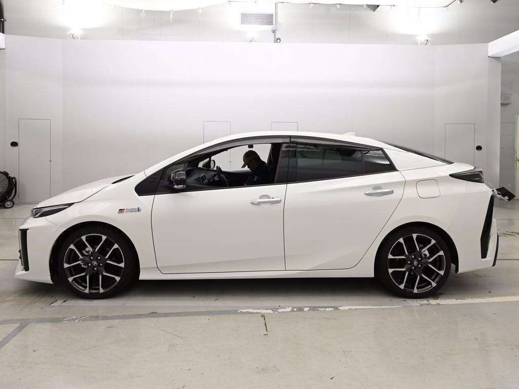 TOYOTA PRIUS PHV
